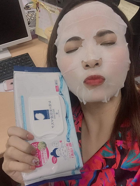 meishoku momotani white essence mask thiết kể vừa vặn ôm khít khuôn mặt