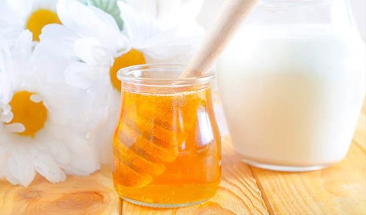 Cách chữa nám tàn nhang tại nhà hiệu quả bằng mật ong kết hợp sữa chua
