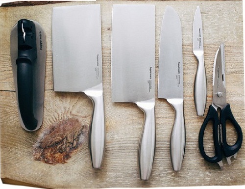 dụng cụ mài dao pro – asian  thường đi kèm với bộ dao kéo của tupperware