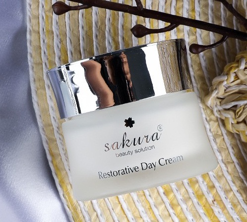 sakura restorative day cream  nhật bản