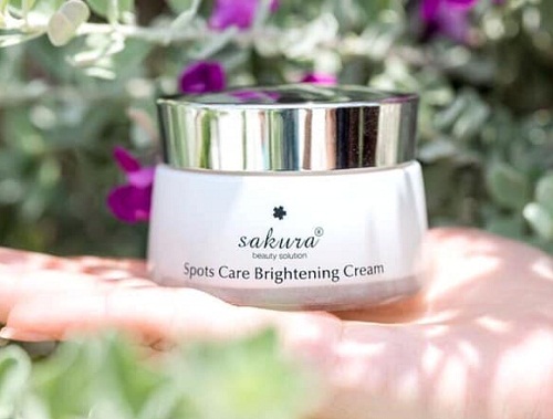 sakura spots care brightening cream