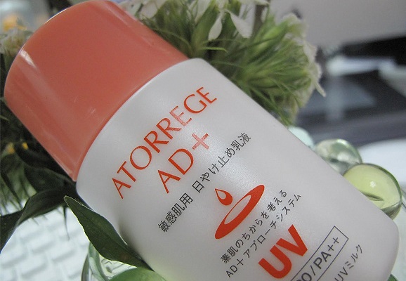 Sữa chống nắng dưỡng ẩm Atorrege AD+ White Up UV Milk 35ml Nhật Bản