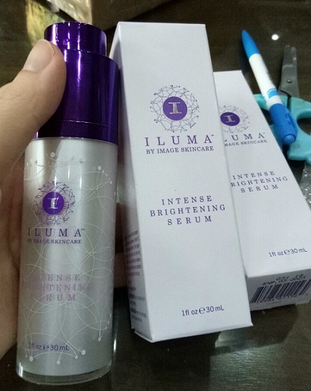 image iluma intense bleaching serum có kết cấu dạng kem thẩm thấu vào da nhanh chóng