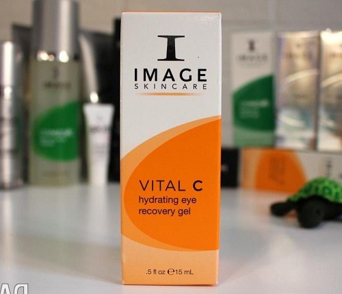 vital c hydrating eye recovery gel giúp bạn đánh tan đôi mắt gấu trúc